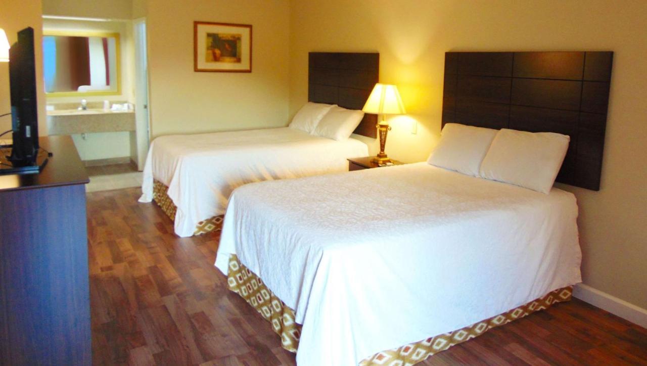 Days Inn & Suites By Wyndham Brewton Екстер'єр фото