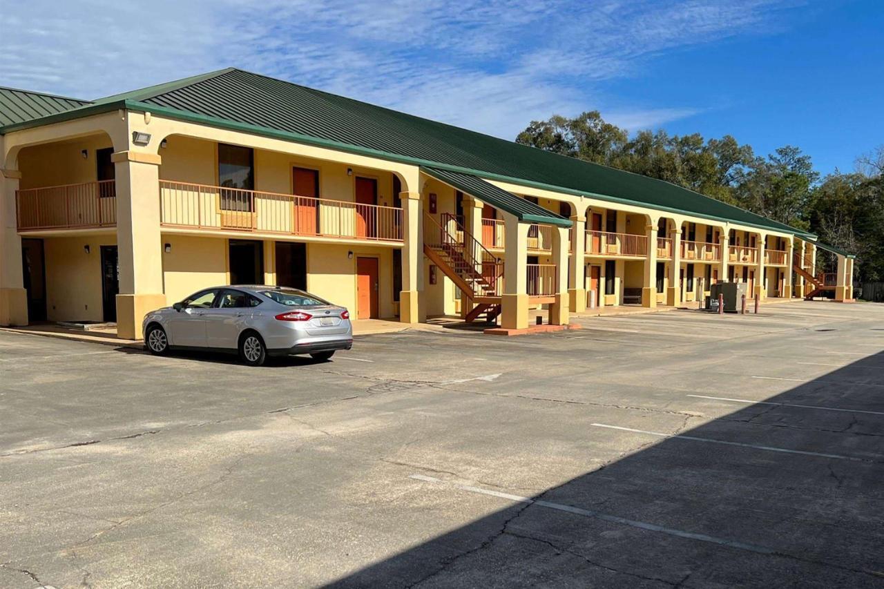 Days Inn & Suites By Wyndham Brewton Екстер'єр фото