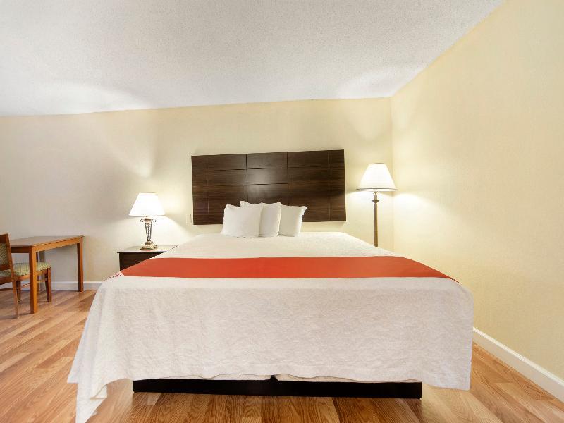 Days Inn & Suites By Wyndham Brewton Екстер'єр фото